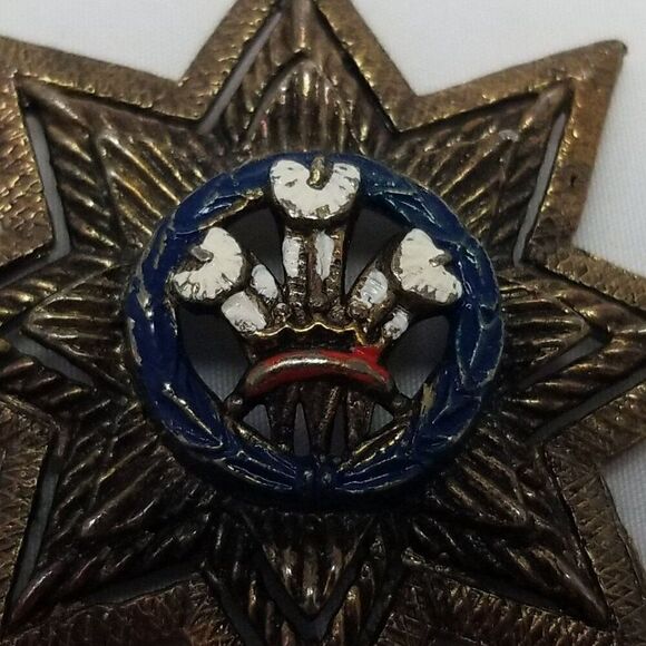Vintage Prince of Wales Logo Enamel 8 Pointed Star Medallion Pendant Bronze Tone - Picture 3 of 6